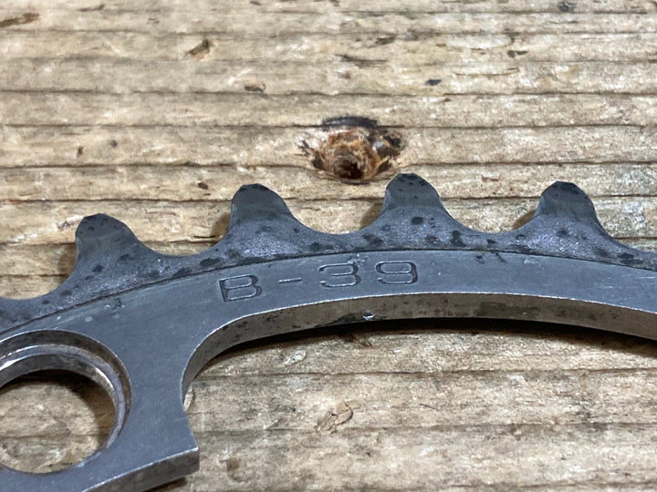 KC985 シマノ SHIMANO チェーンリング PCD130 39T 腐食あり