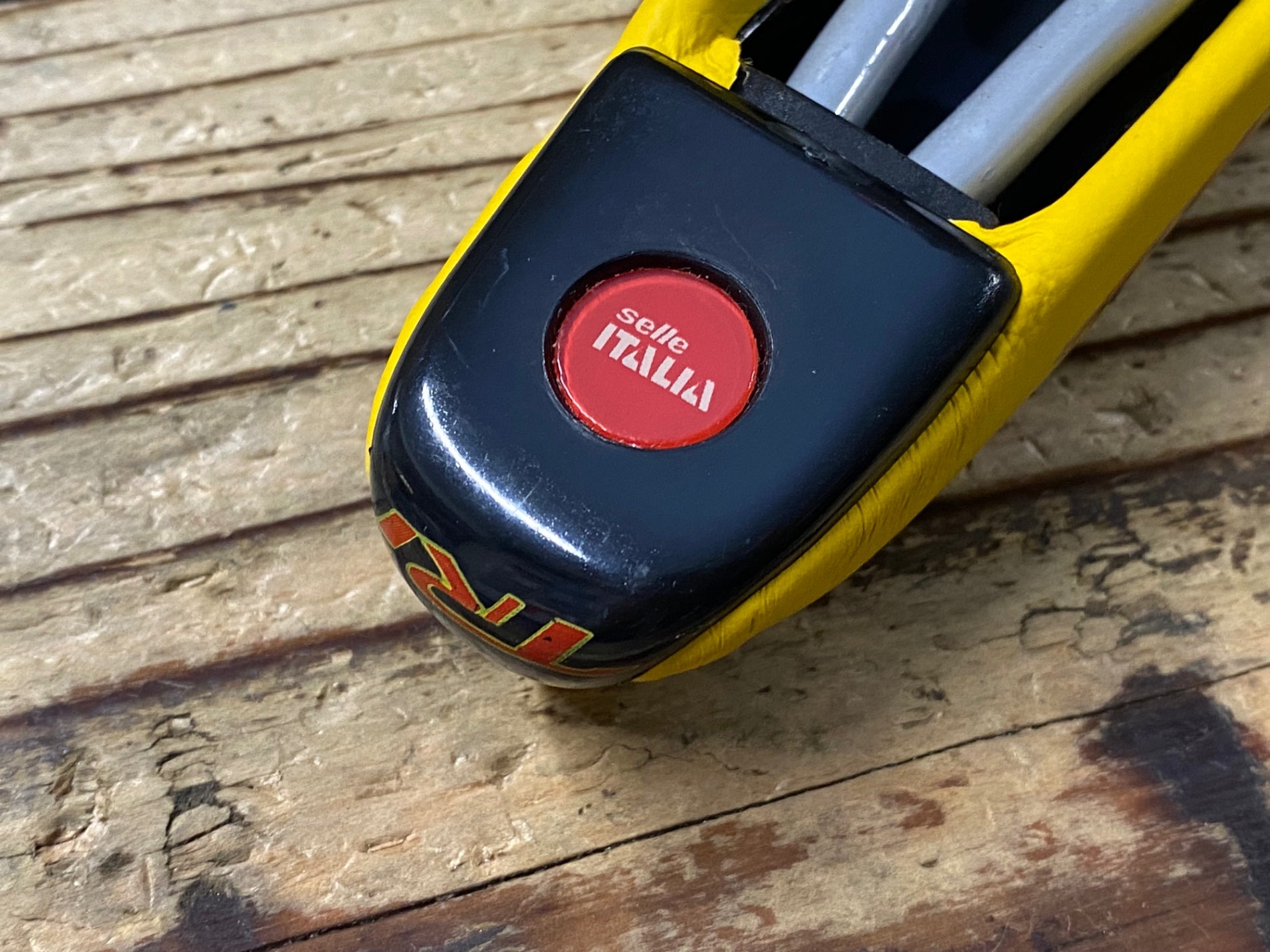 KJ650 セライタリア SELLE ITALIA TRIMATIC サドル MANGANESEレール 黄