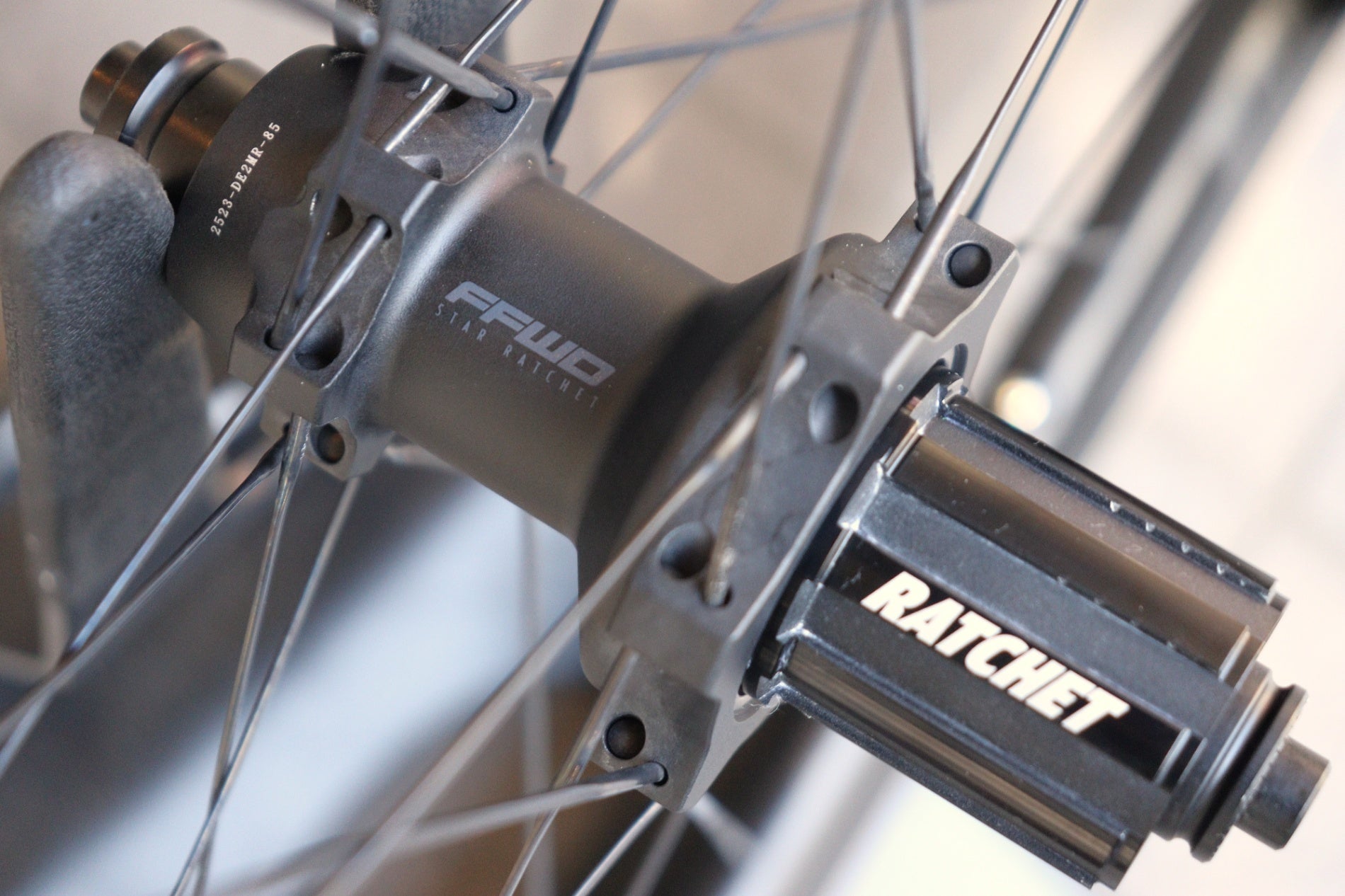 ファストフォワード FFWD F6R カーボン クリンチャー/チューブレス