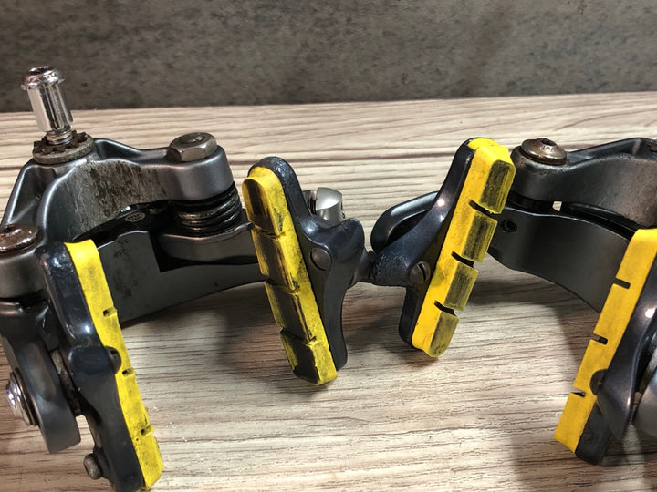 JL129 シマノ SHIMANO アルテグラ ULTEGRA BR-6800 ブレーキキャリパー ※錆,アジャスターワイヤー固定部品欠品,フロント動作不良のためジャンク