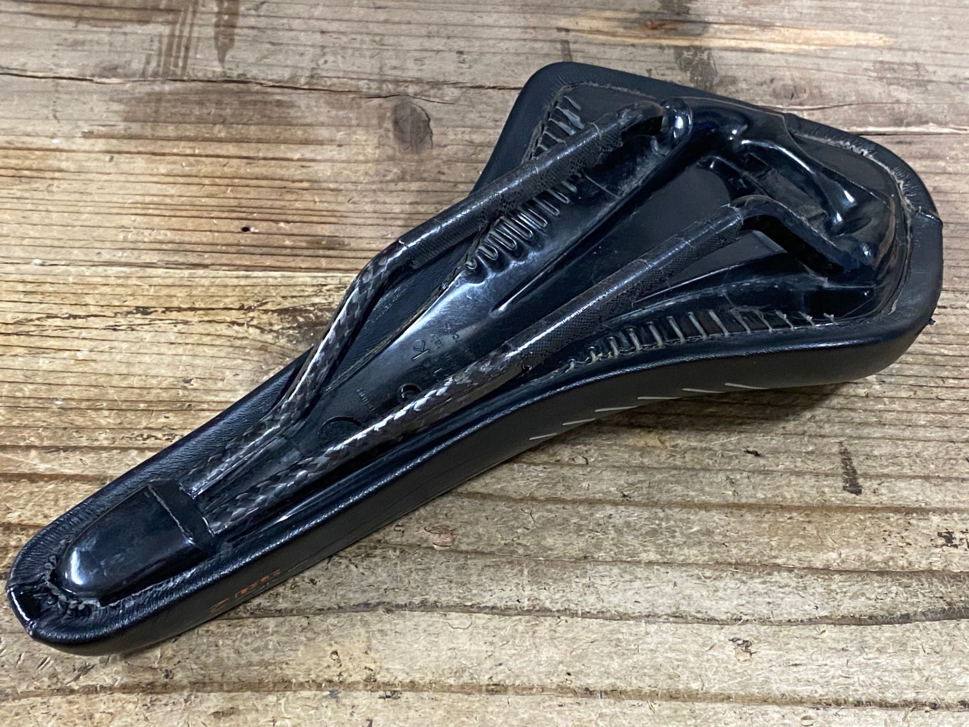 KC721 フィジーク fizik アリオネ ARIONE TRI2 サドル 黒 カーボン