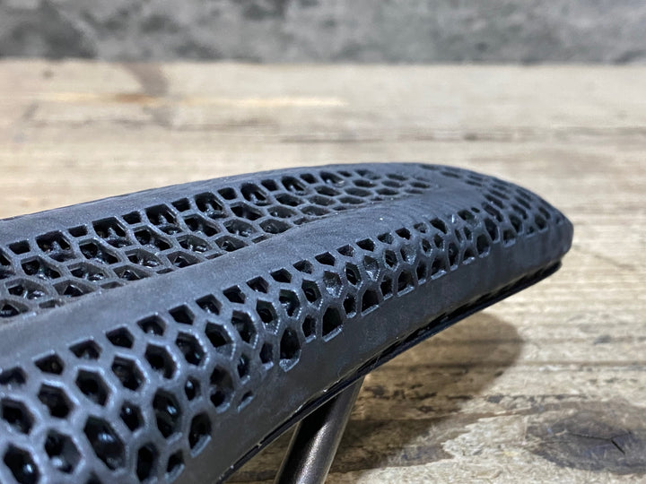 KC298 フィジーク fizik VENTO ANTARES R3 ADAPTIVE サドル 黒 150mm kiumレール