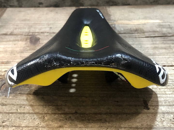 JY385 アスチュート ASTUTE TIME LITE サドル 黒 黄 137mm CARBON NIO