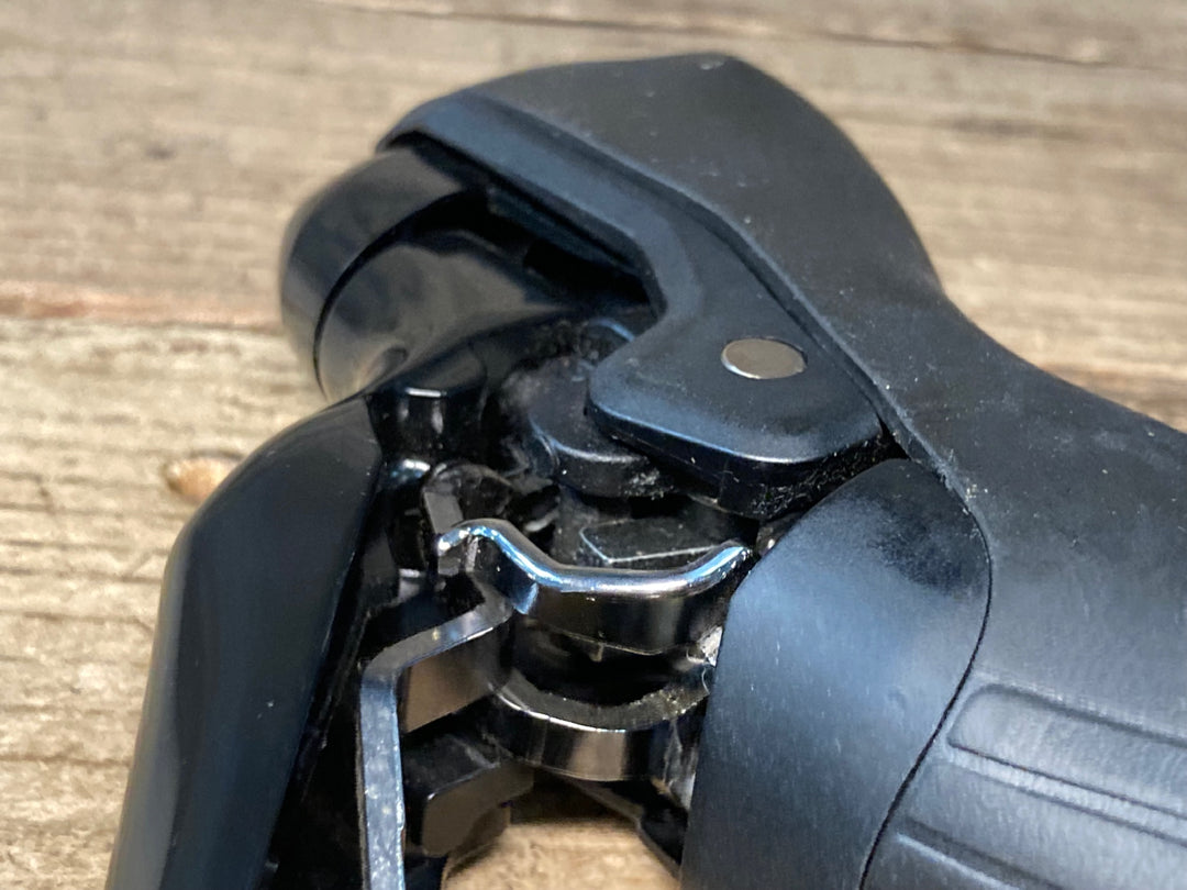 JL065 シマノ SHIMANO 105 ST-R7020 STIレバー 11S 右 ※クランプ欠品、ホース取り付け部クラックのためジャンク
