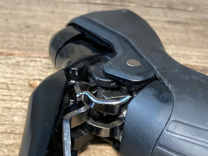 JL065 シマノ SHIMANO 105 ST-R7020 STIレバー 11S 右 ※クランプ欠品、ホース取り付け部クラックのためジャンク
