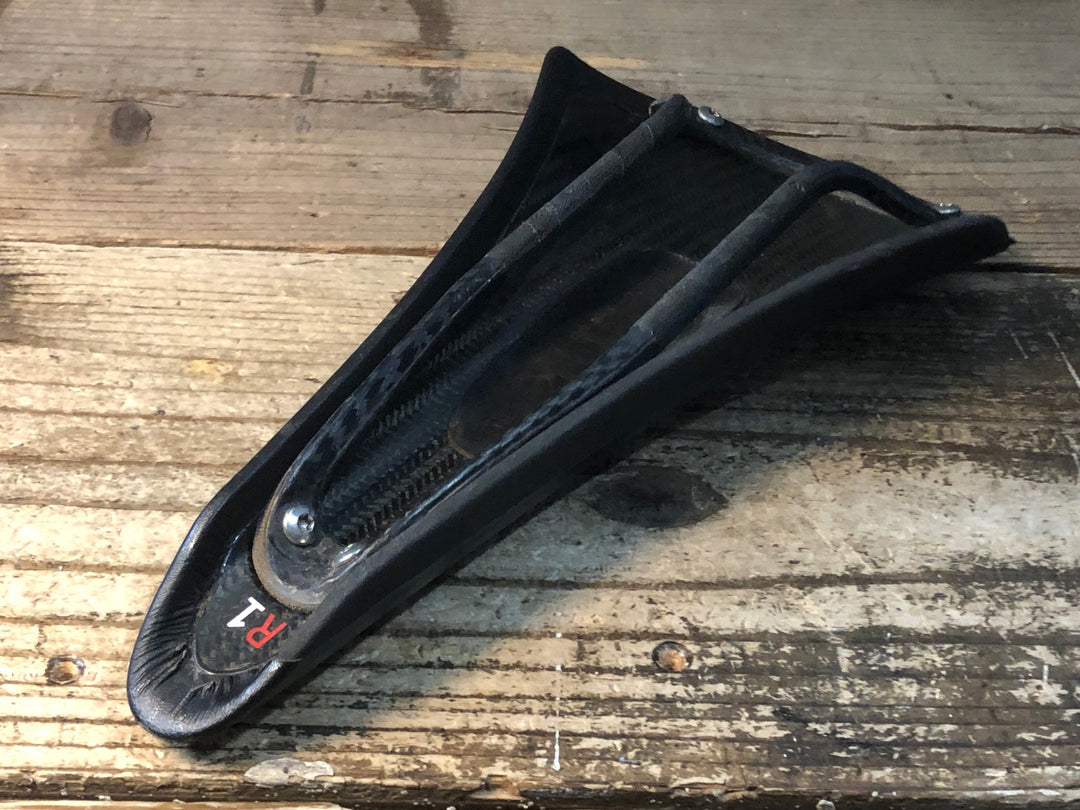 JS829 フィジーク Fizik VOLTA R1 サドル カーボンレール 端部ガリ