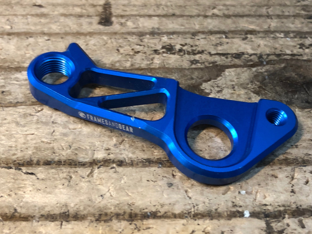 JR055 FRAMES AND GEAR SPD-TH1 ダイレクトマウント ハンガー 青
