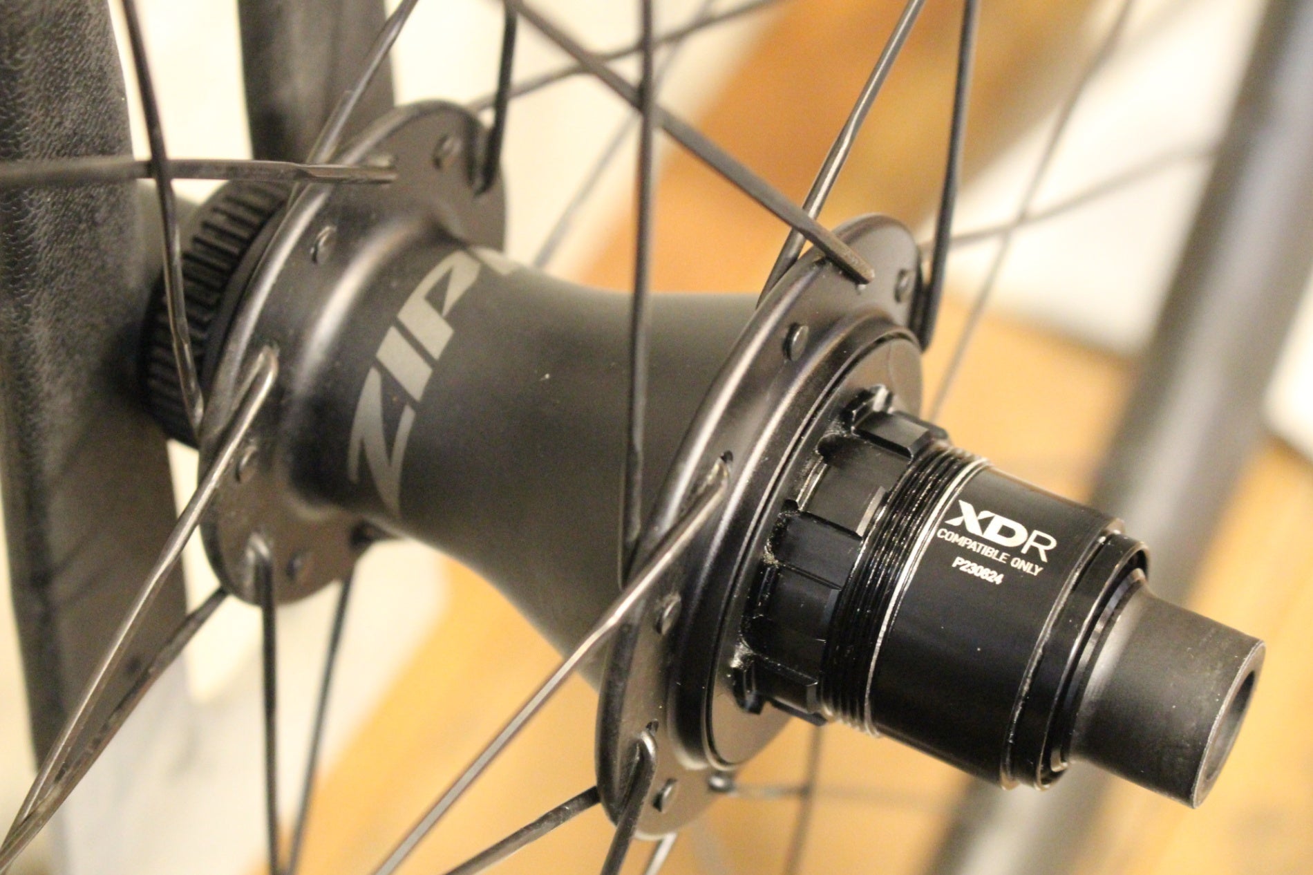 ジップ ZIPP 303 FIRECREST DISC カーボン チューブレスレディ
