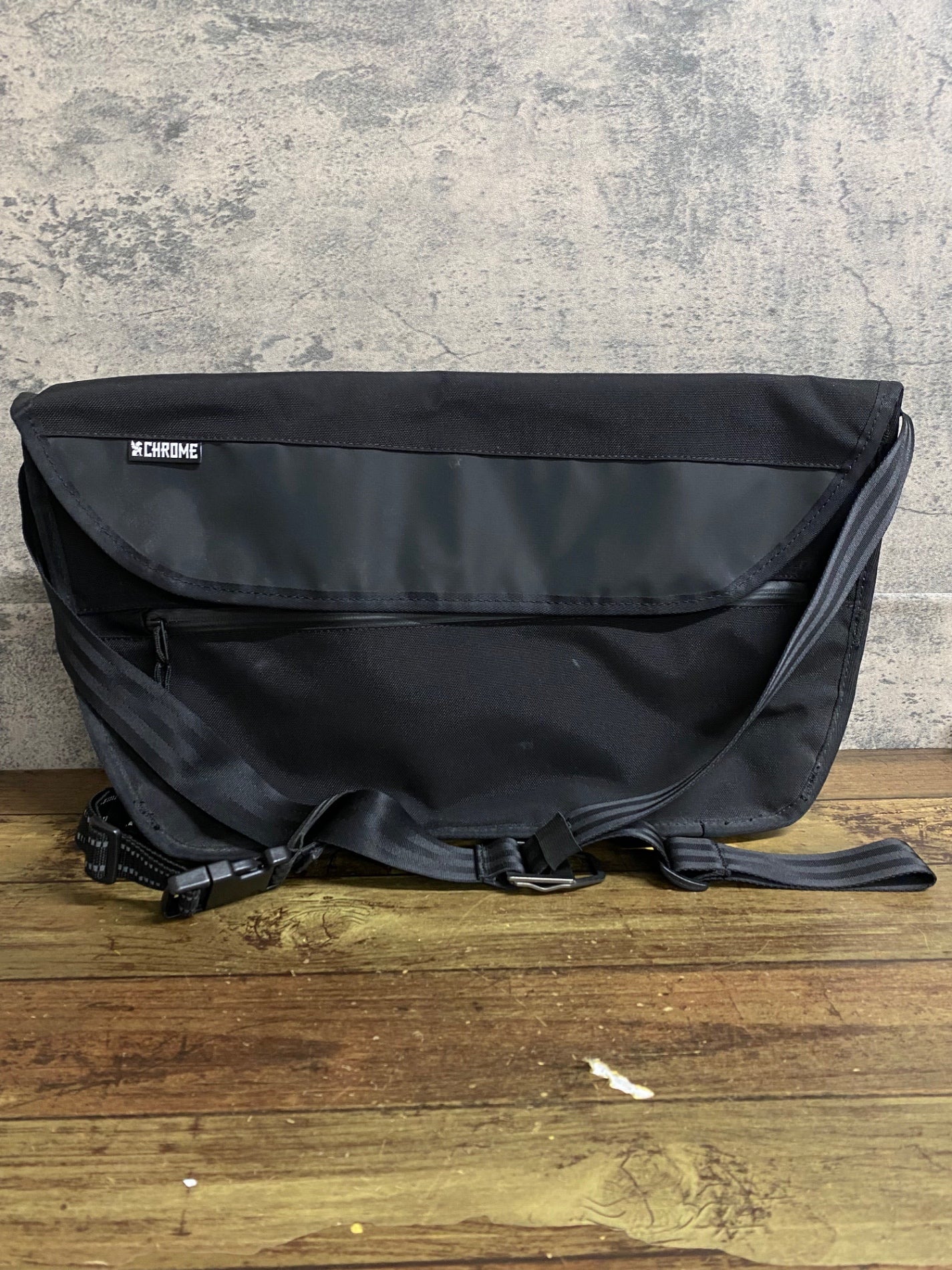 KC207 クローム CHROME SIMPLE MESSENGER BAG メッセンジャーバッグ 黒