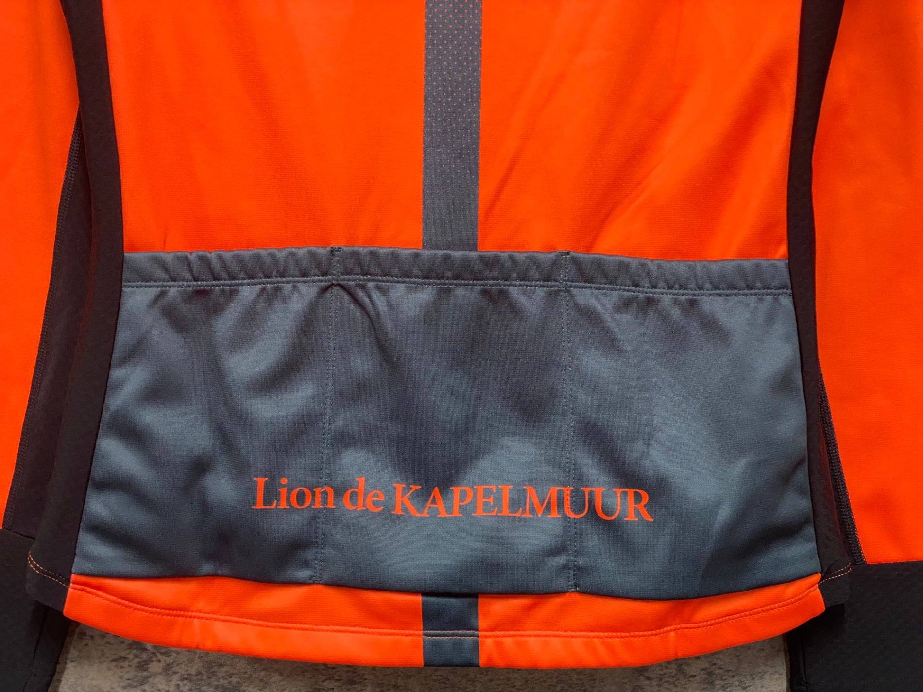 JU142 リオンドカペルミュール Lion de kapelmuur 長袖 サイクル