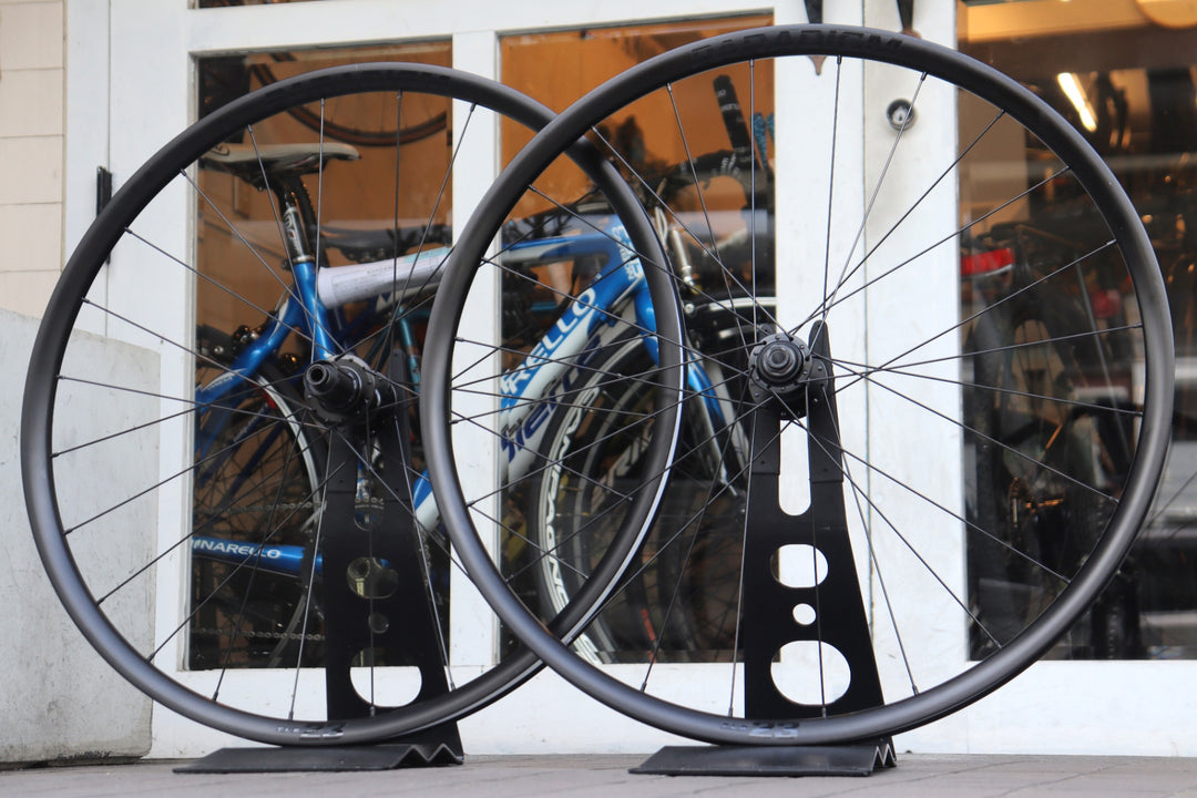 ボントレガー BONTRAGER パラダイム PARADIGM 23 TLR DISC アルミ チューブレスレディ ホイールセット シマノ 11/12S 【横浜店】
