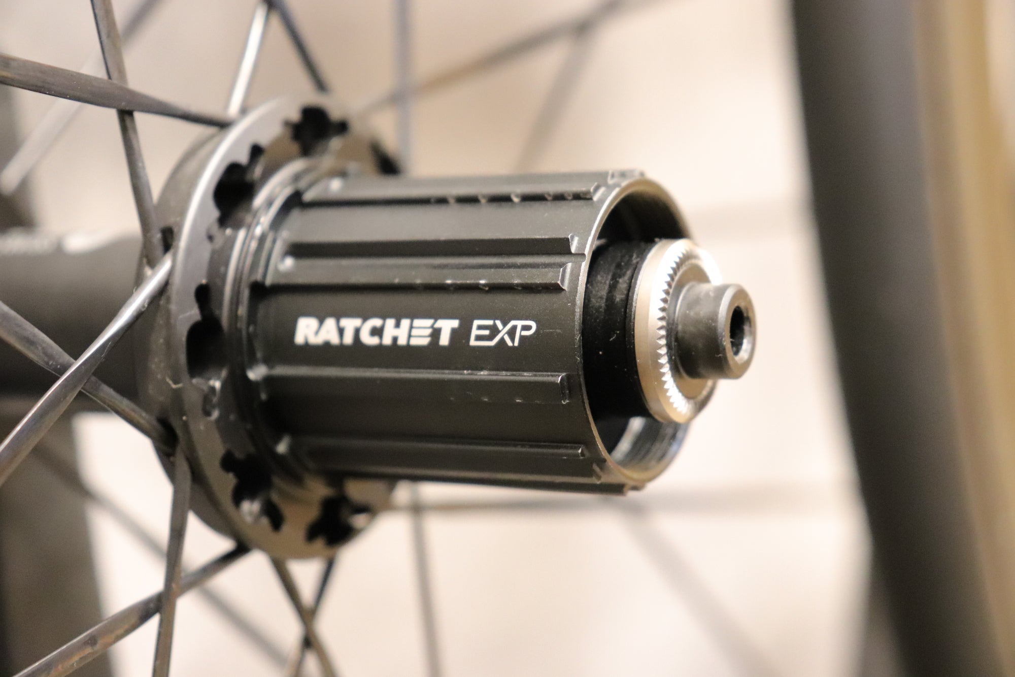 DT SWISS ARC1100 DICUT 48 カーボン チューブレスレディ ホイール