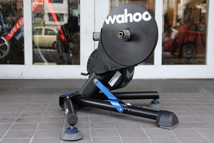 ワフー WAHOO キッカー KICKR V4 ダイレクトドライブ スマートトレーナー KICKR AXIS FEET付 【横浜店】
