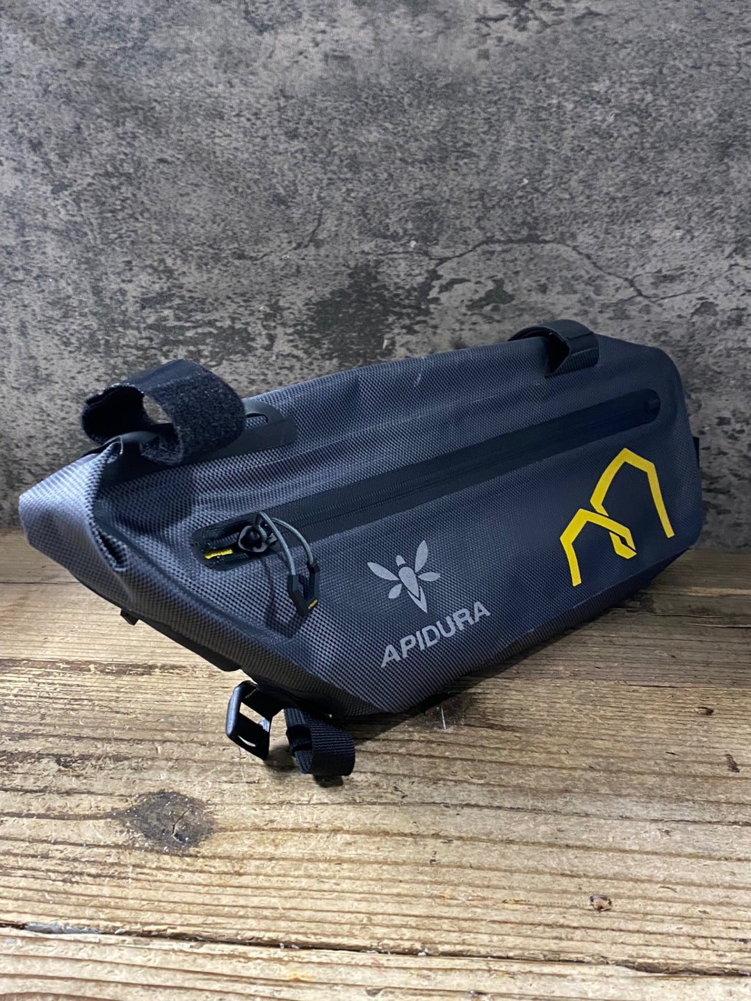 KK131 アピデュラ APIDURA フレームバッグ