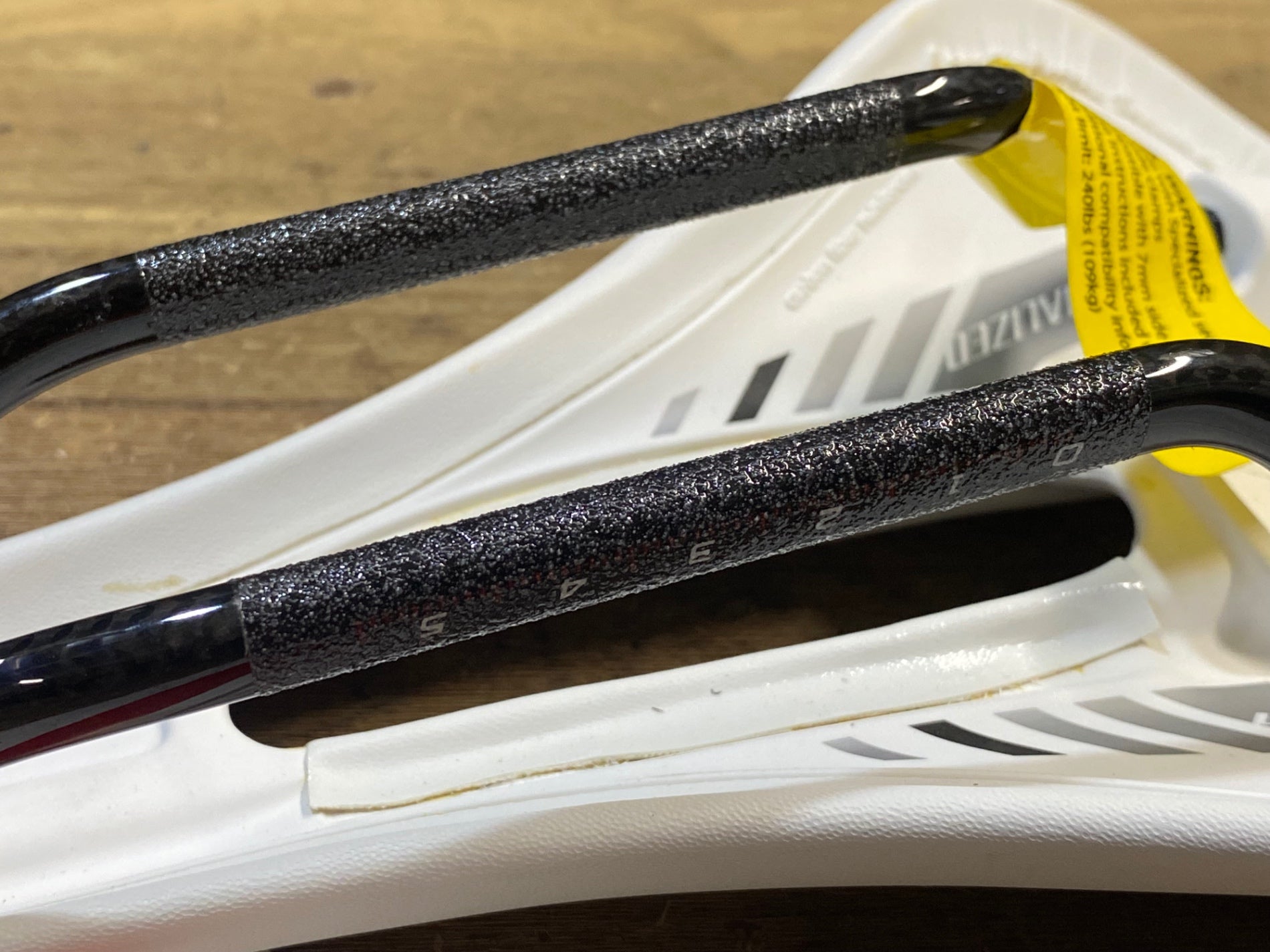 JT776 スペシャライズド SPECIALIZED ROMIN PRO サドル 143mm カーボン