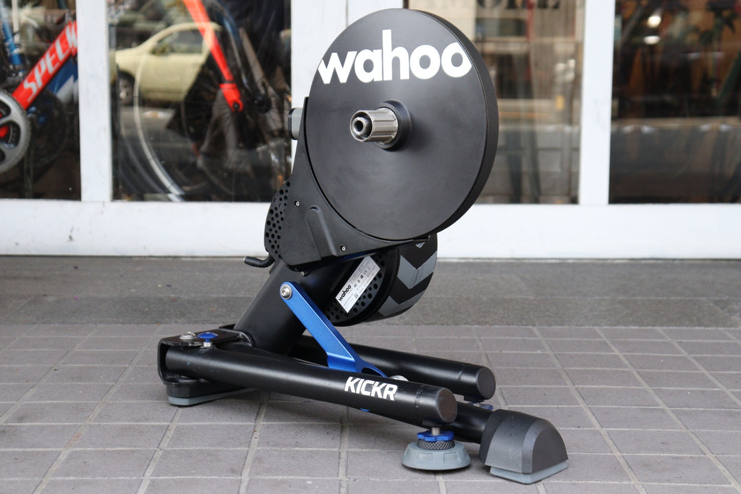 ワフー WAHOO キッカー KICKR V4 ダイレクトドライブ スマートトレーナー KICKR AXIS FEET付 【横浜店】