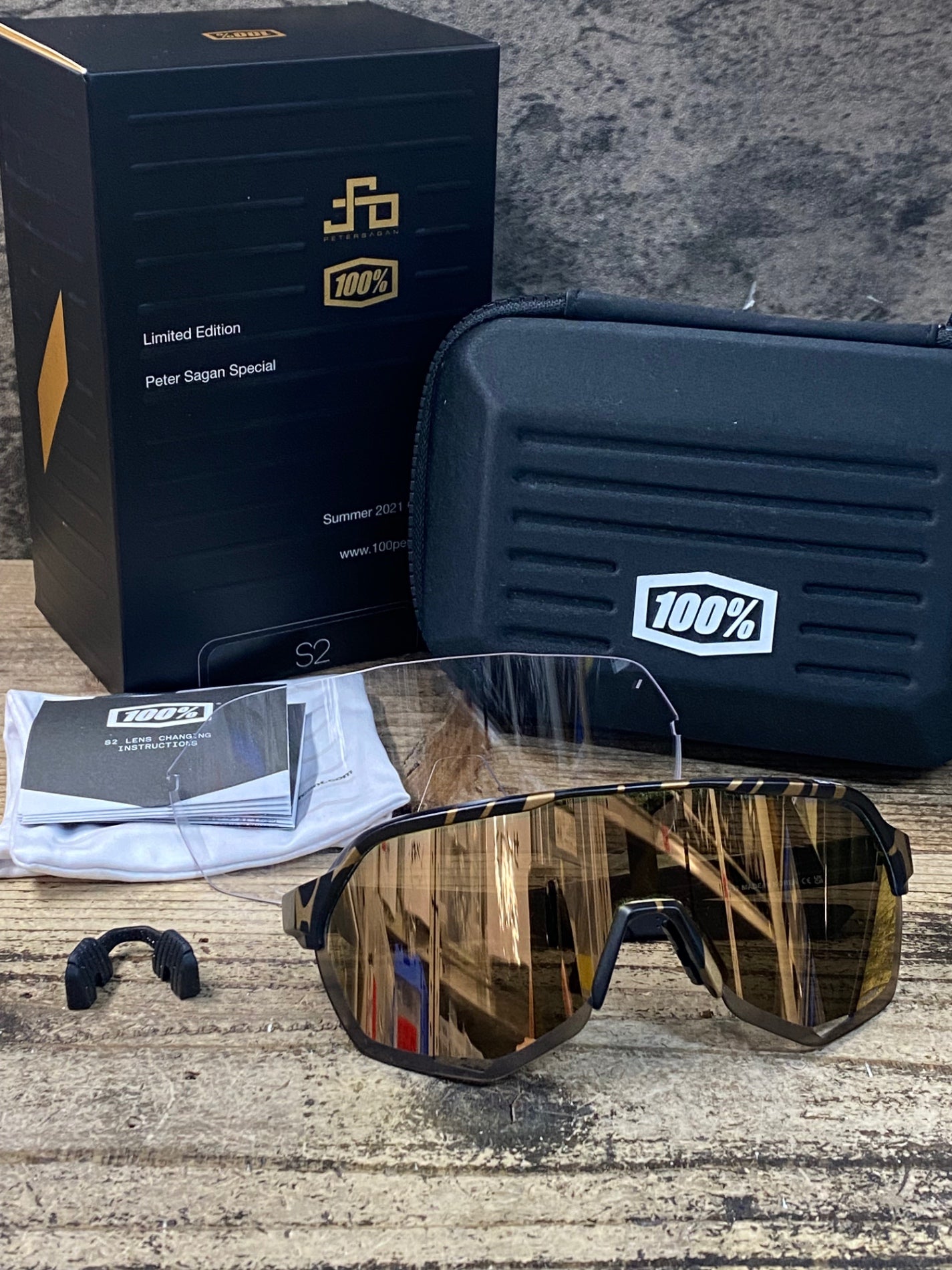 100% S2 Peter Sagan LE Gold Flake サングラス JU701 100％ S2 サングラス Perter Sagan LE Metallic Gold Flake 黒