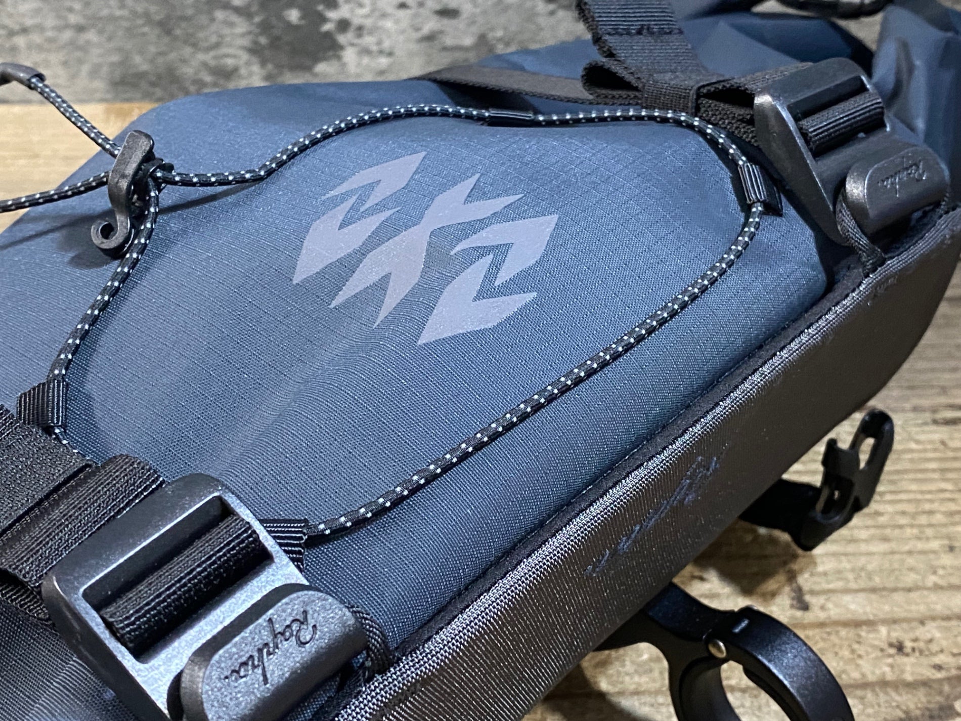KE001 ラファ Rapha EXPLORE HANDLEBAR PACK ハンドルバーバッグ
