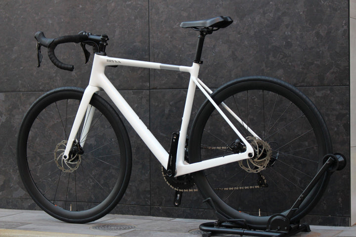 未使用品！ ビシャ 毘沙 四号機 BIS004 Mサイズ シマノ 105 R7000 MIX 11S 機械式DISC カーボン ロードバイク 【福岡店】