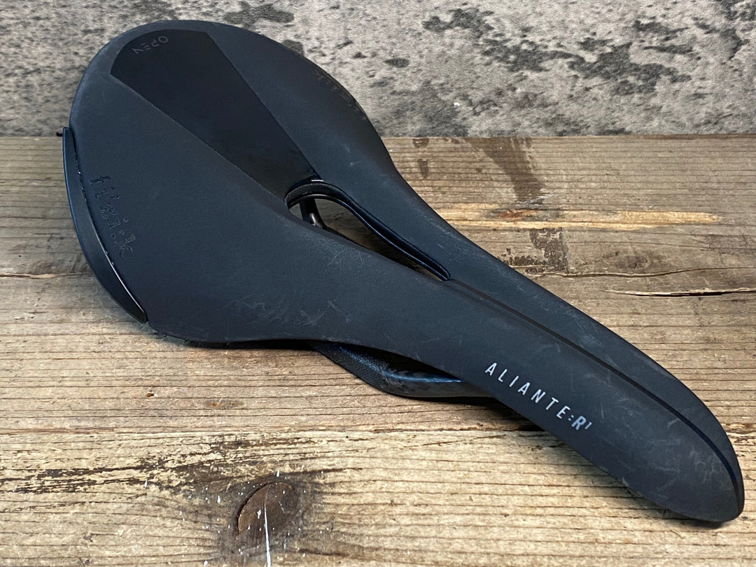 JK658 フィジーク fizik アリアンテ ALIANTE R1 サドル カーボンレール REGULAR 黒