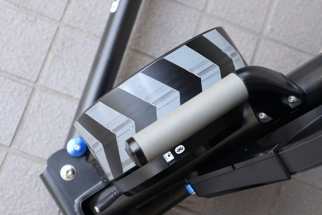 ワフー WAHOO キッカー KICKR V4 ダイレクトドライブ スマートトレーナー KICKR AXIS FEET付 【横浜店】