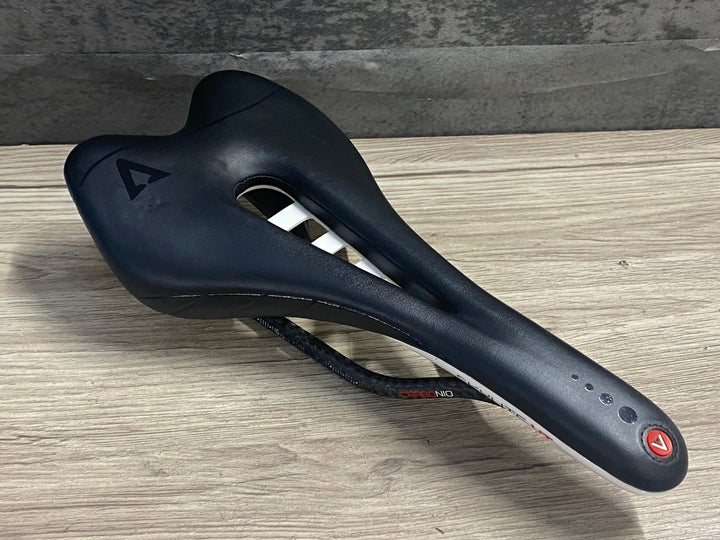 KE957 アスチュート ASTVTE SKYLITE VT サドル 黒 白 CARBONIOレール 135mm