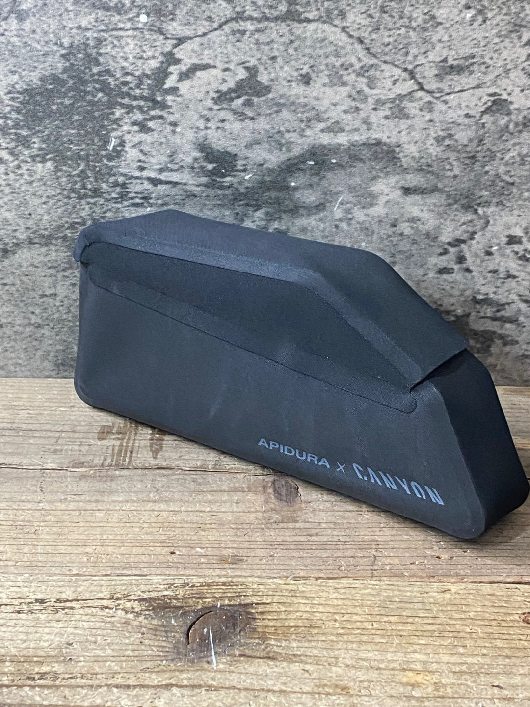 KA732 アピデュラ APIDURA CANYON トップチューブバッグ 黒 コラボ