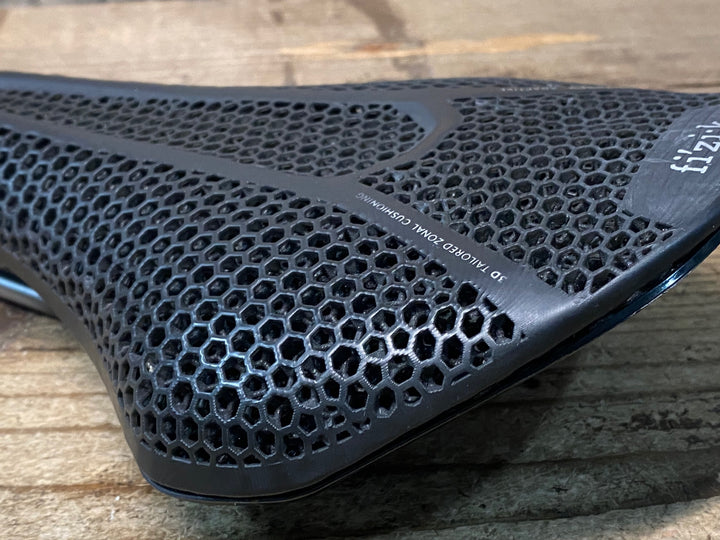 JQ830 フィジーク fizik ヴェント アルゴ VENTO ARGO R3 ADAPTIVE kiumレール 黒 150mm