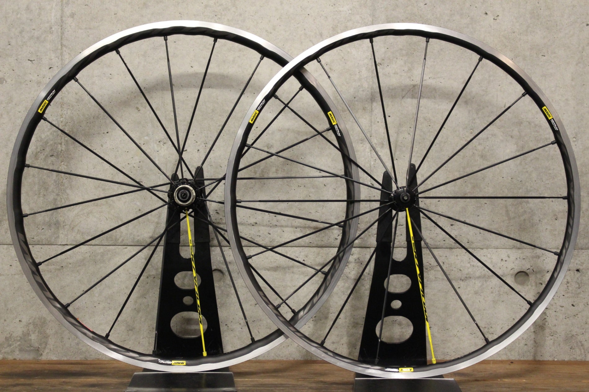 Mavicマビック　キシリウム　プロ　UST ディスク　チューブレスレディ マヴィック MAVIC キシリウム KSYRIUM PRO UST シマノ 11S/12S 17C