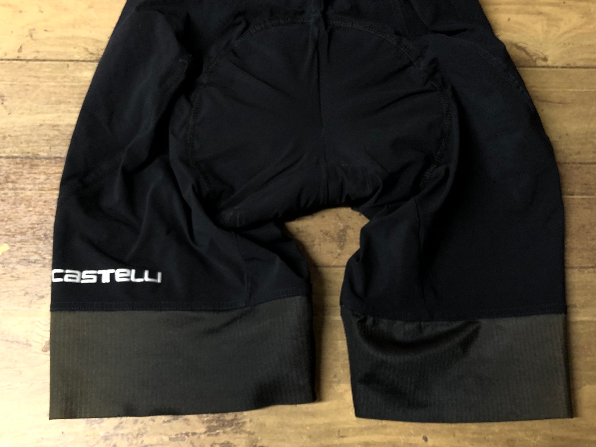 JW386 カステリ CASTELLI ビブショーツ 黒 L スレ – BICI AMORE ONLINE