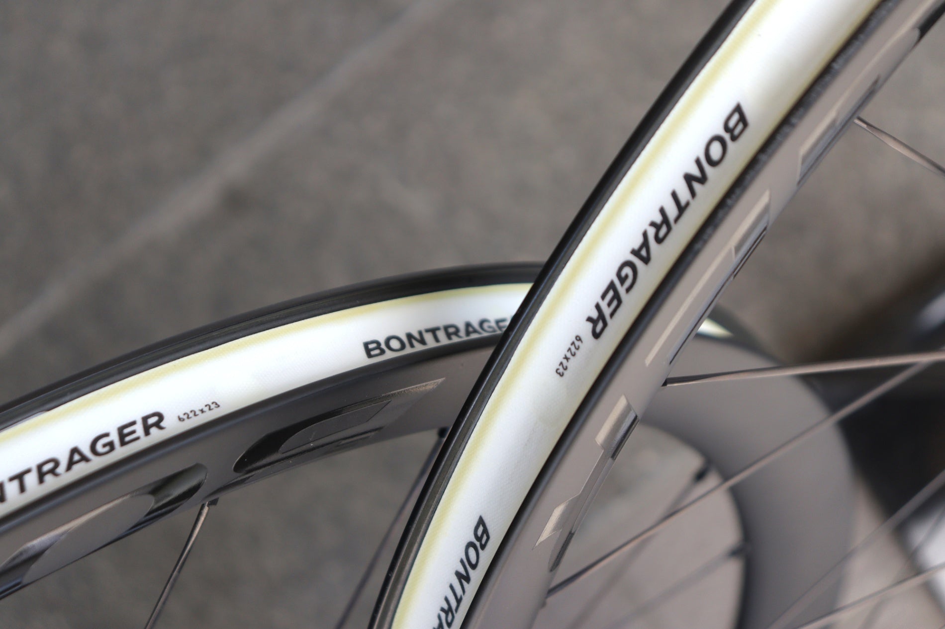 ボントレガー BONTRAGER アイオロス プロ AEOLUS PRO 37 DISC カーボン