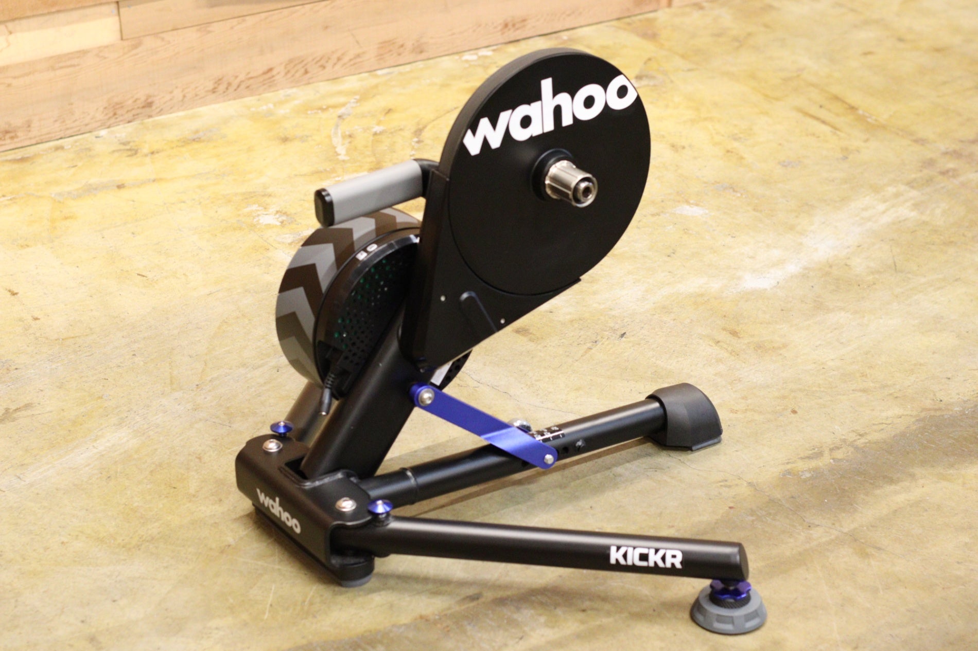 Wahoo KICKR V5 スマートトレーナー おまけ付き KICKRスマートトレーナー | Wahoo Fitness Japan