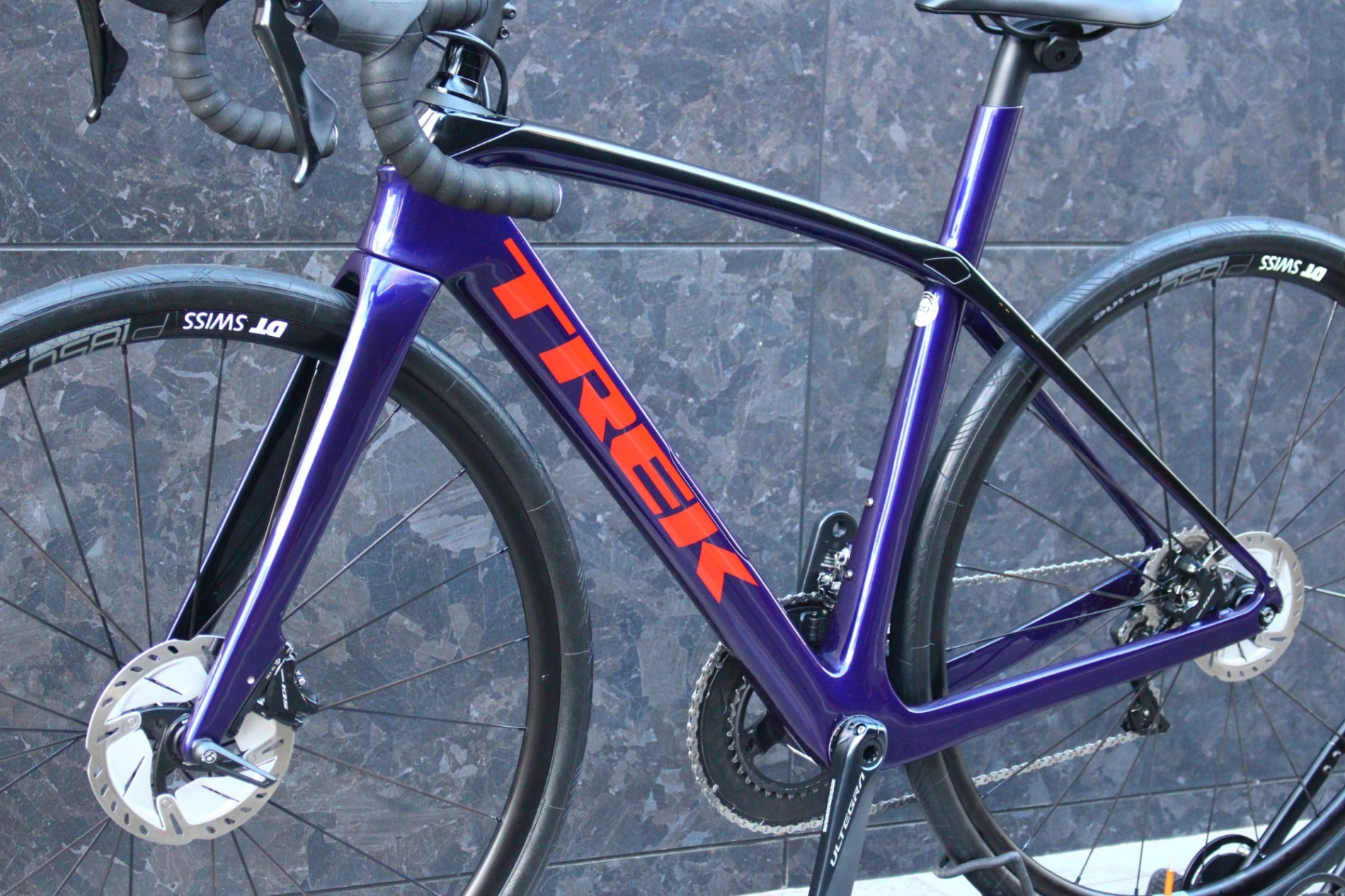 TREK DOMANE SL 50サイズ フレームセット 【2020年モデル・パープルフリップ・ディスク】【トレック ドマーネ】 TREK Domane SL5 2020 パープルフリップを購入した話｜surround