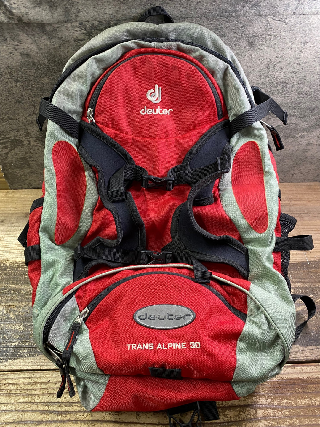 JJ720 ドイター deuter リュックサック バックパック 赤