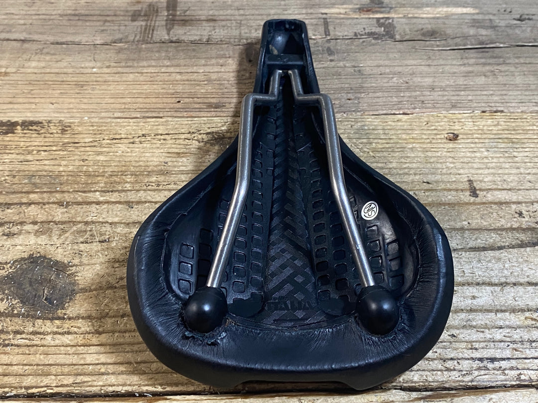 KK571 セライタリア selle italia フライト Flite titanium サドル 黒 チタンレール