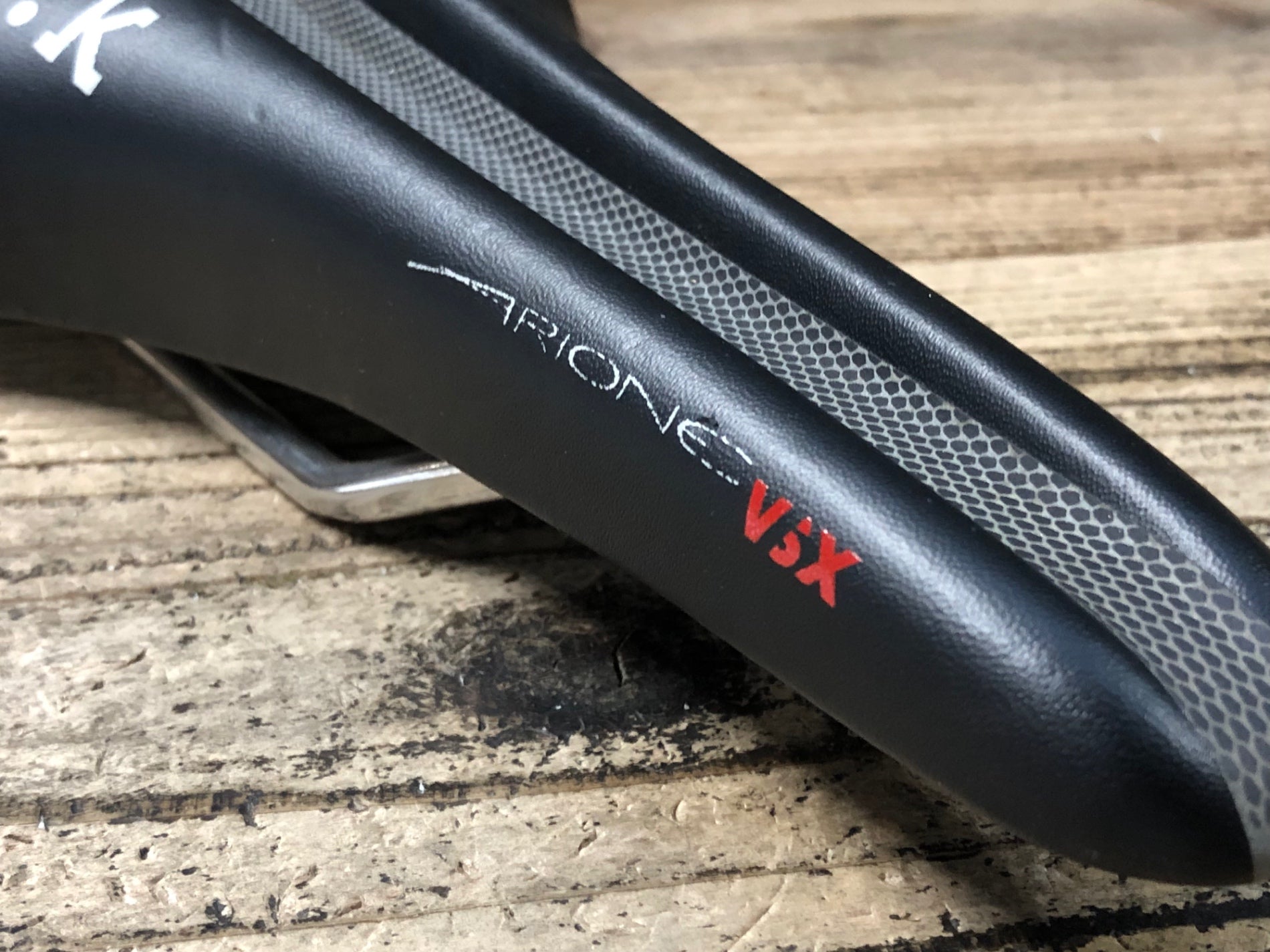 JY772 フィジーク fizik ARIONE VSX サドル 黒 kiumレール 257mm
