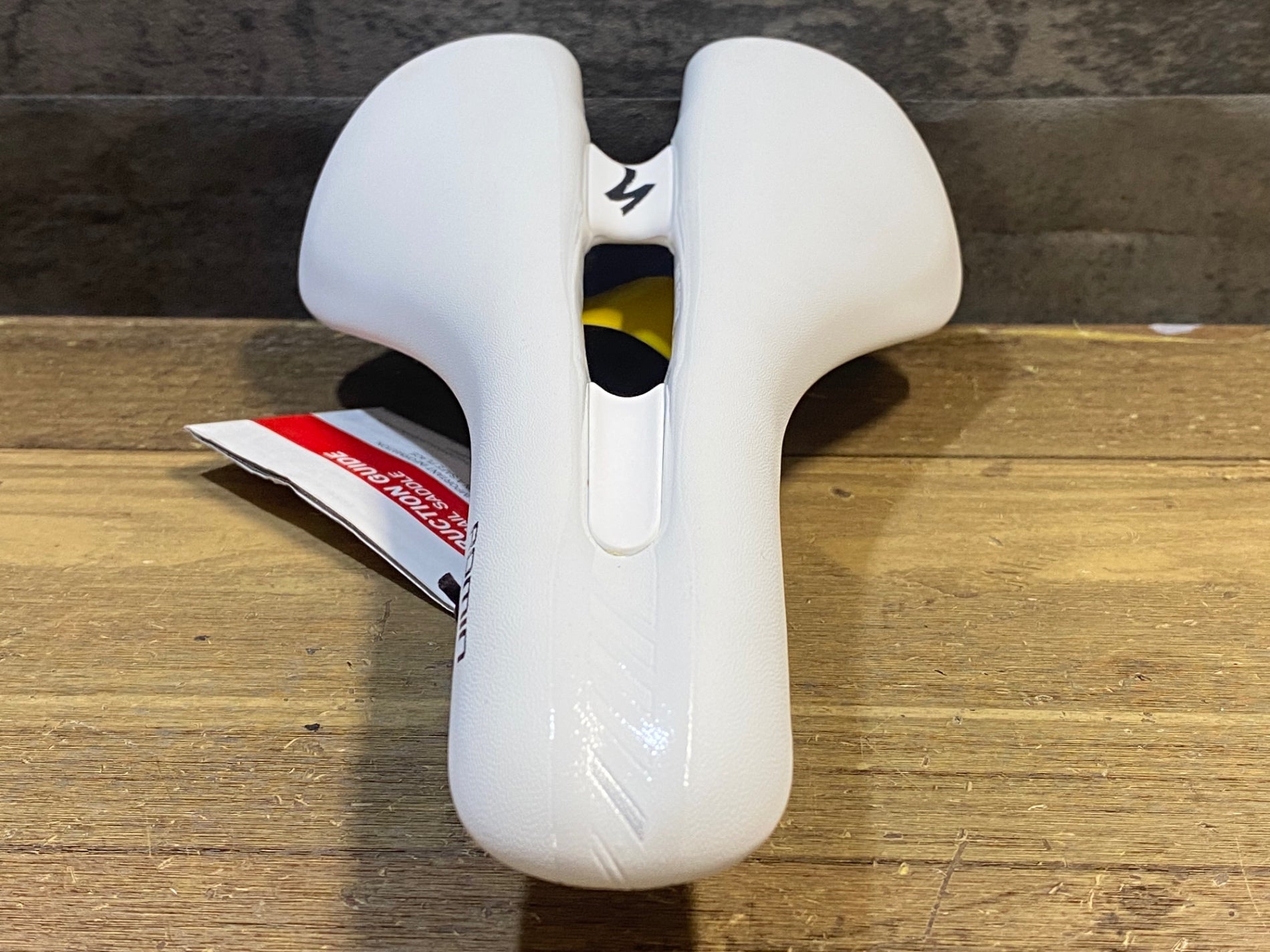 JT776 スペシャライズド SPECIALIZED ROMIN PRO サドル 143mm カーボン