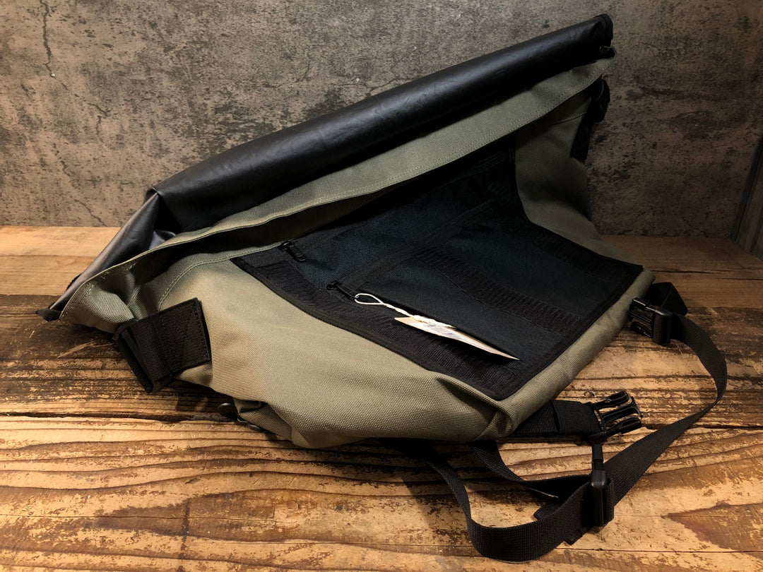 KE574 ジャックウルフスキン Jack Wolfskin スリングバッグ カーキ