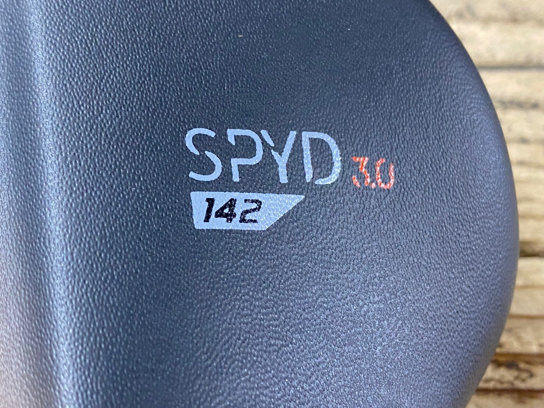 美品 レペンテ REPENTE SPYD 3.0 142mm カーボン サドル Vittoria（ヴィットリア）Bicycle Tires Spyd 3.0 – 142mm | 165g