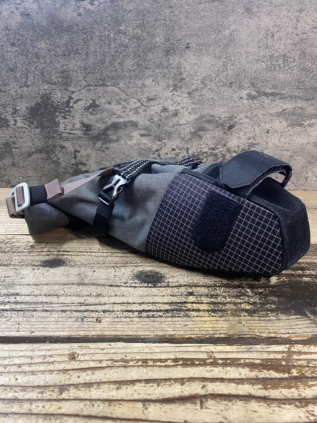 JV483 ロウロウマウンテンワークス RawLow Mountain Works Bike'n Hike Post Bag サドルバッグ