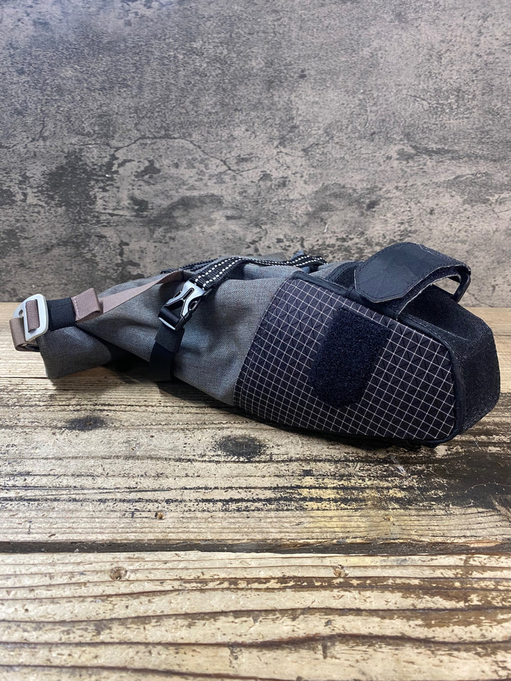 JV483 ロウロウマウンテンワークス RawLow Mountain Works Bike'n Hike Post Bag サドルバッグ