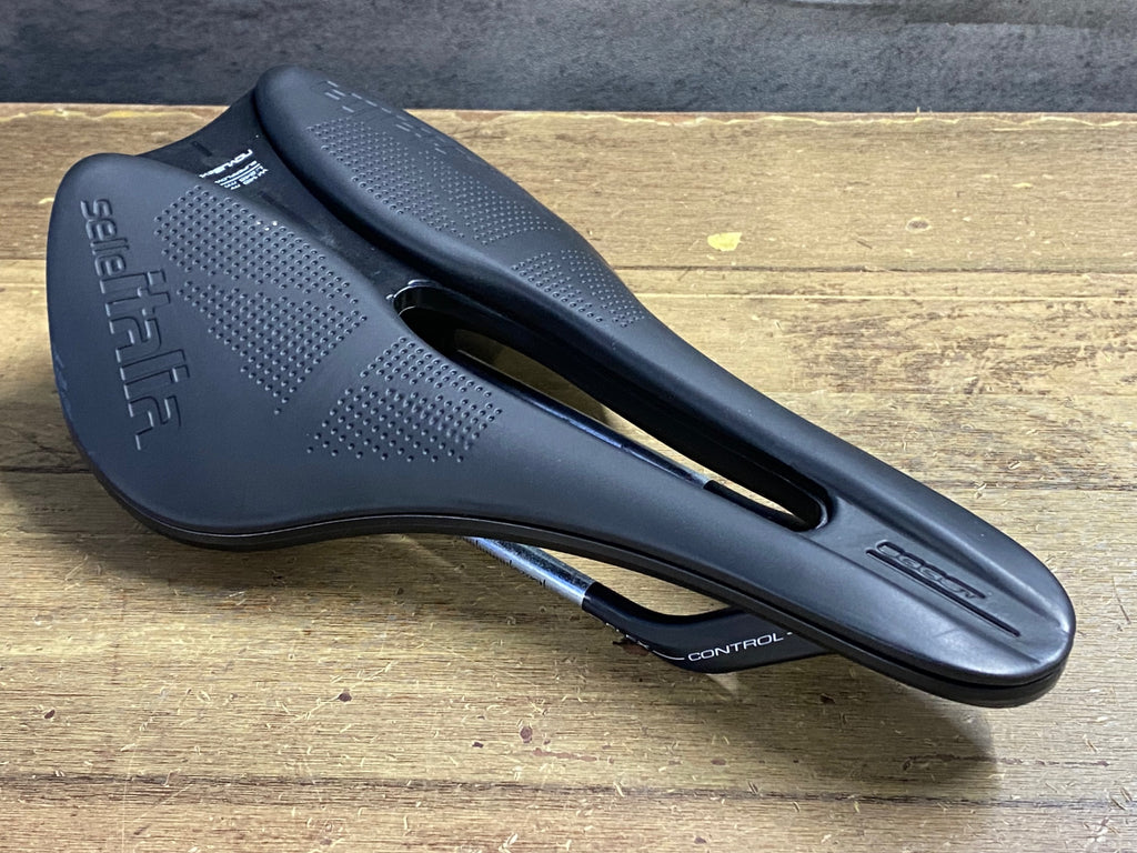 JY746 セライタリア selle italia NOVUS BOOST EVO サドル 黒 FecAlloy