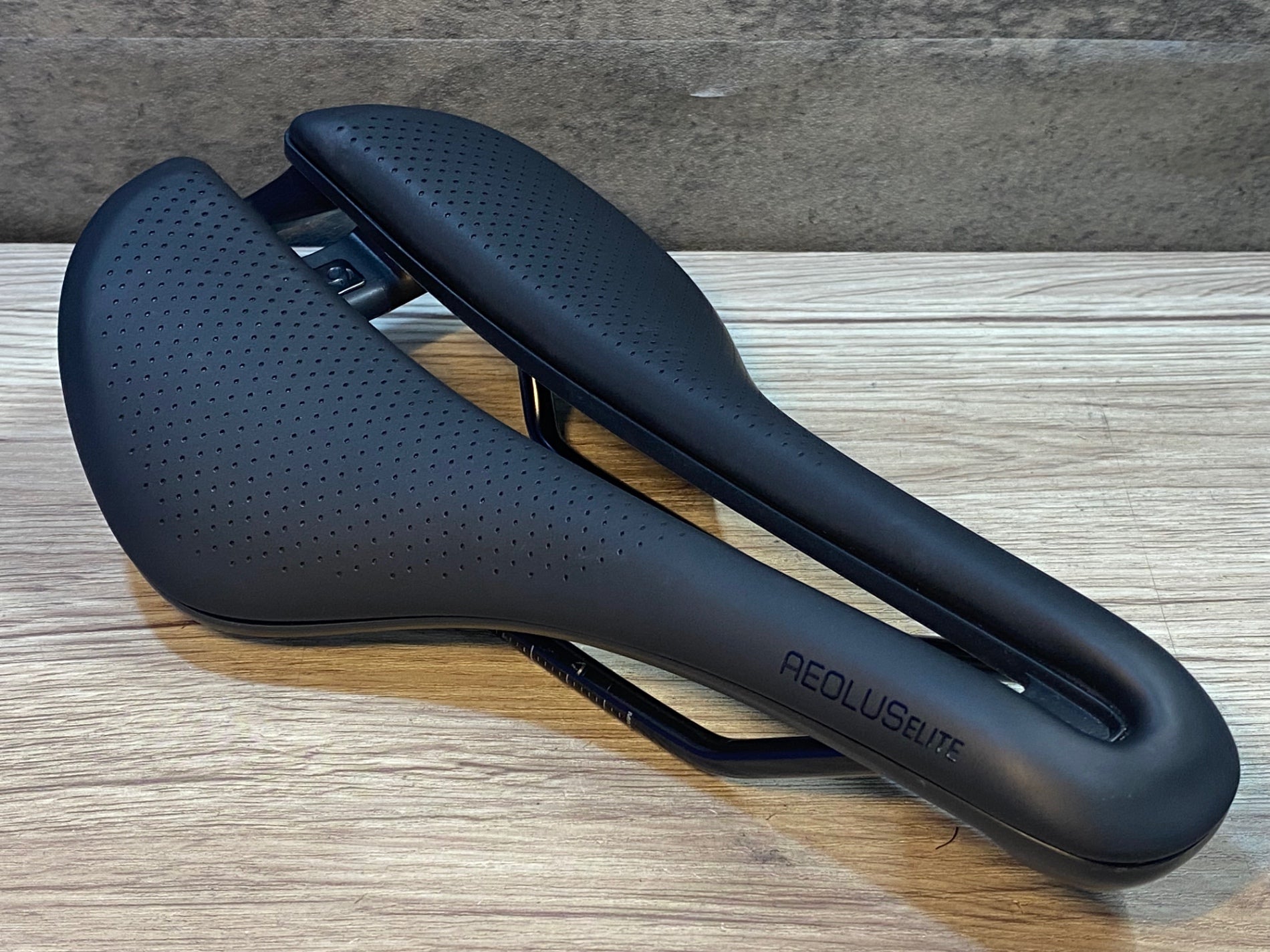 JU985 ボントレガー BONTRAGER AEOLUS ELITE サドル 黒 145mm クロモリ