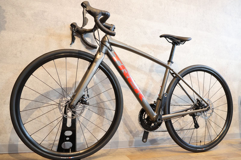 美品 トレック TREK ドマーネ DOMANE AL3 DISC 2023モデル 49サイズ シマノ ソラ R3000 MIX 9S アル –  BICI AMORE ONLINE STORE